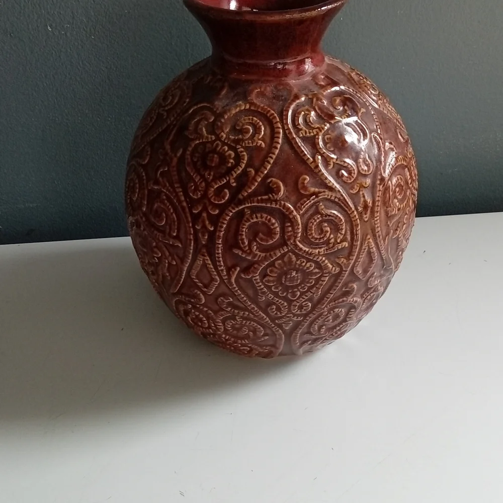 Reddish Brown Embossed Paisley Floral Ceramic Bud Vase Round Textured Decor‎